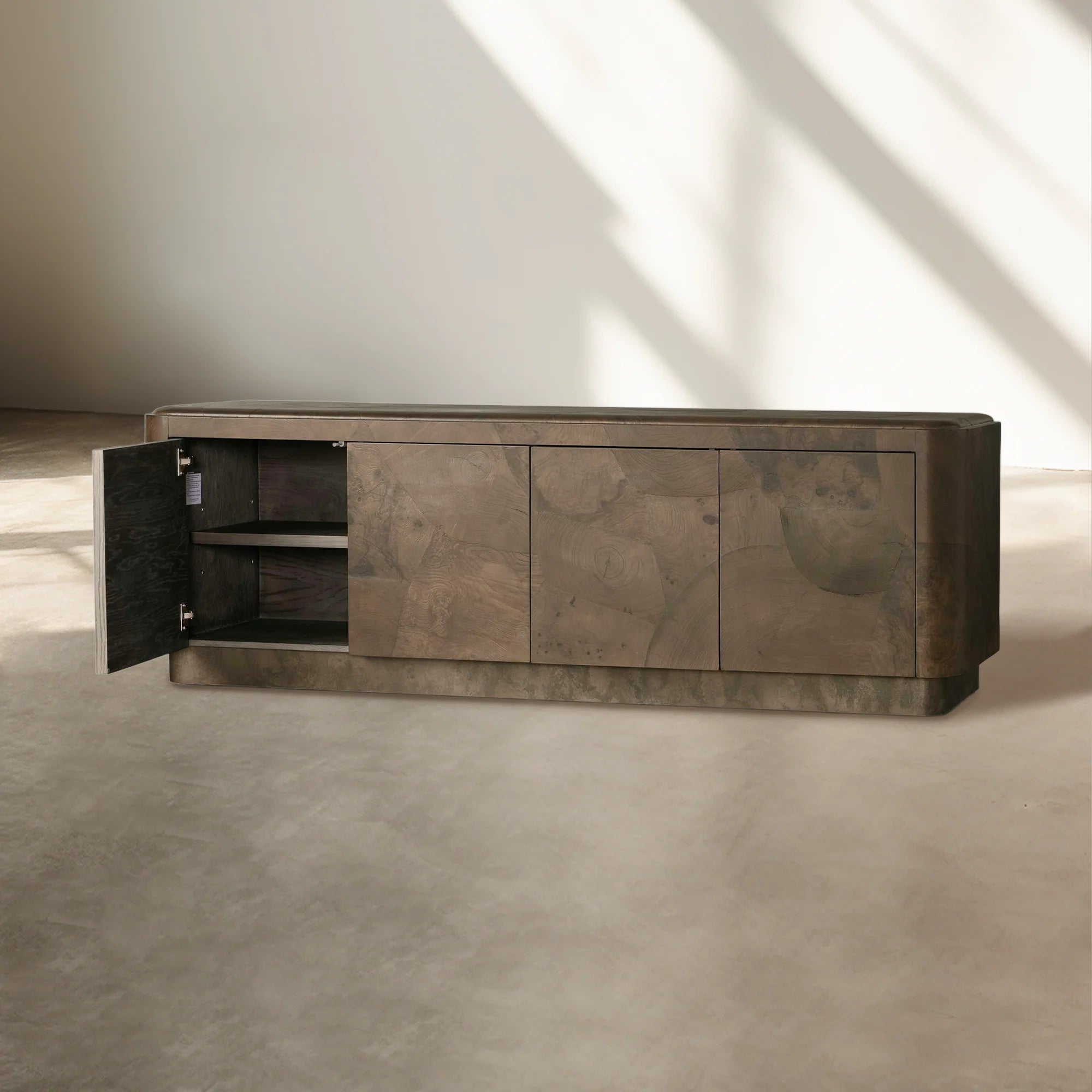 Pola Media Console