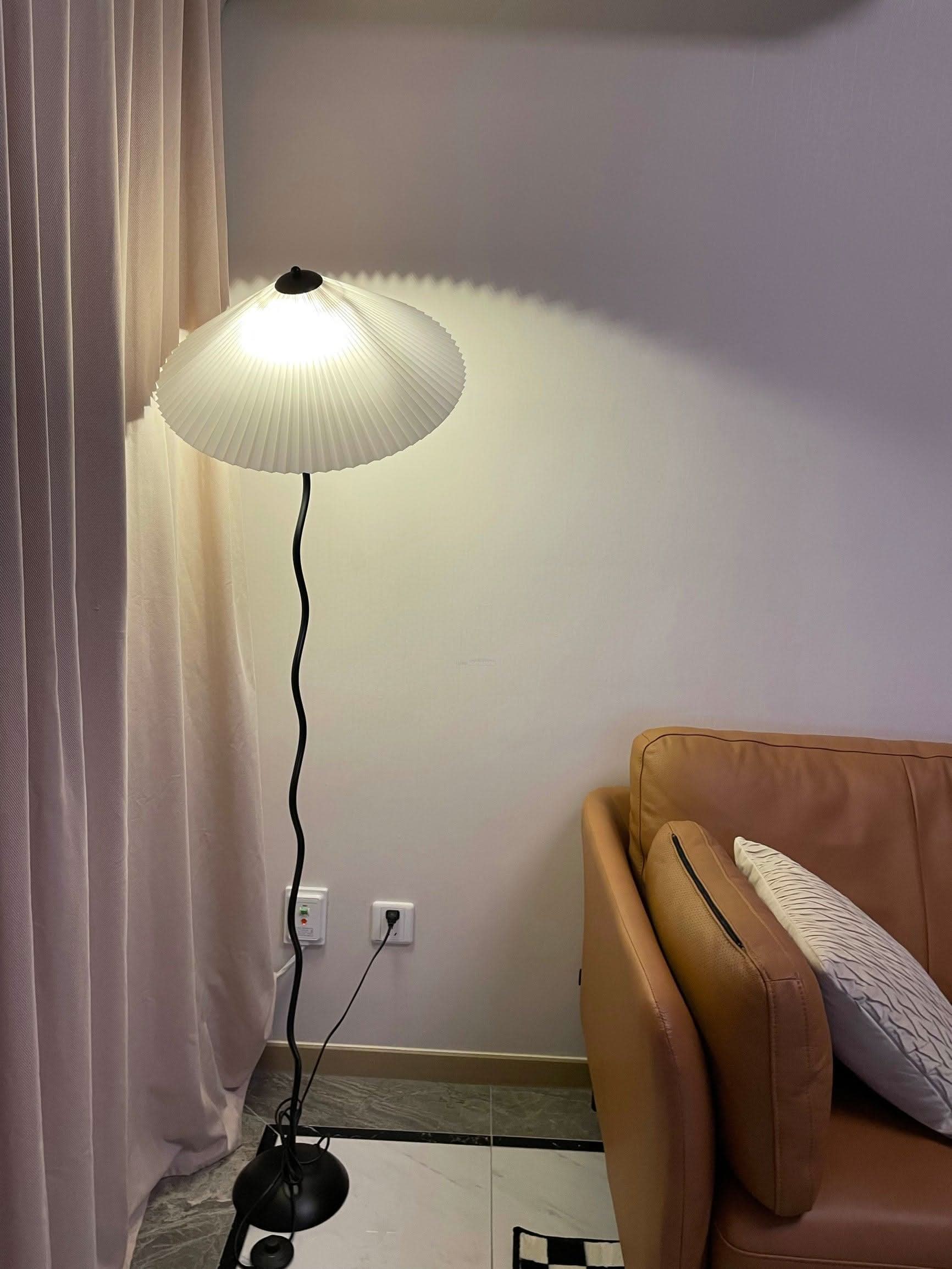 Squiggle Floor Lamp ∅ 17″ - Luxehomezone