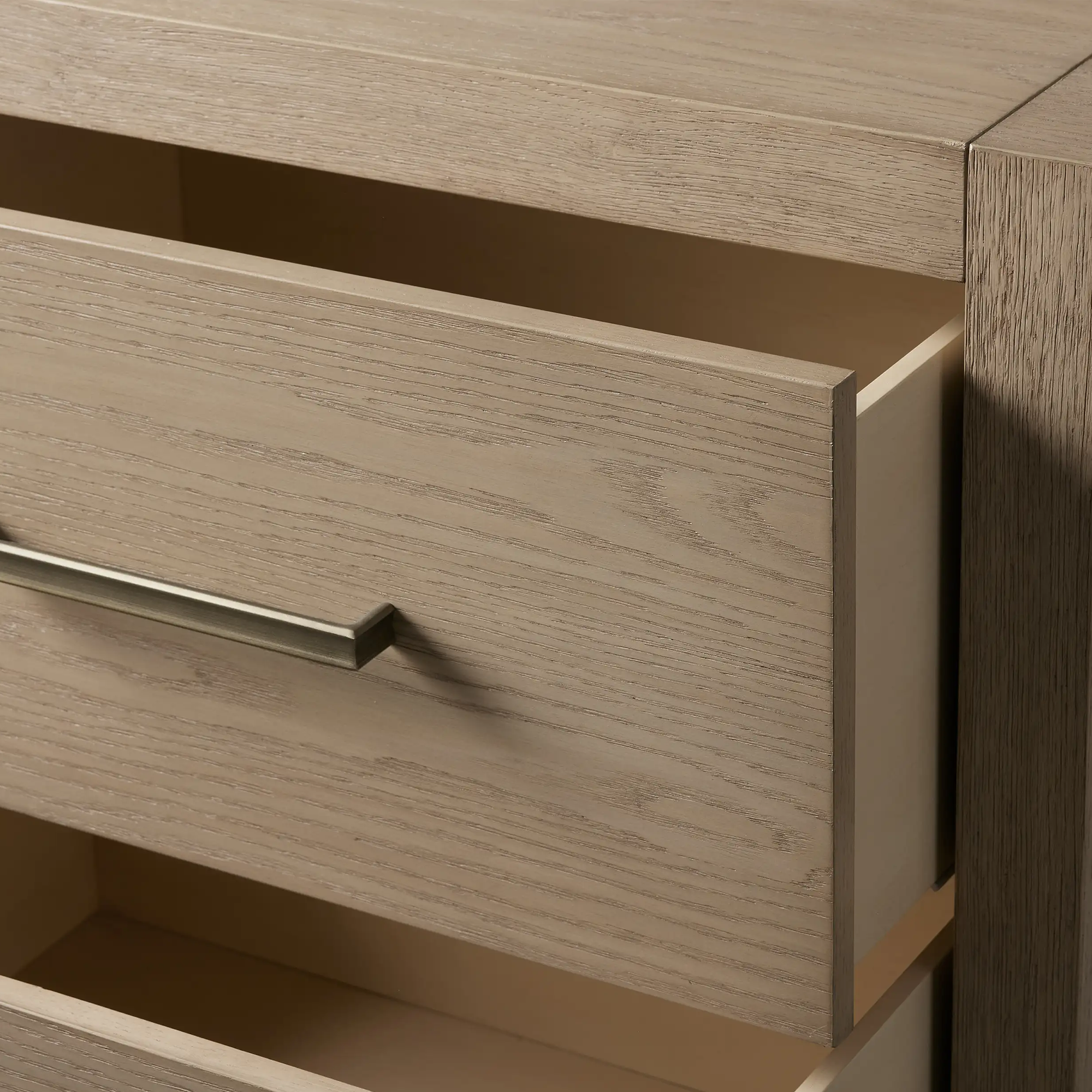 Bood Closed Nightstand