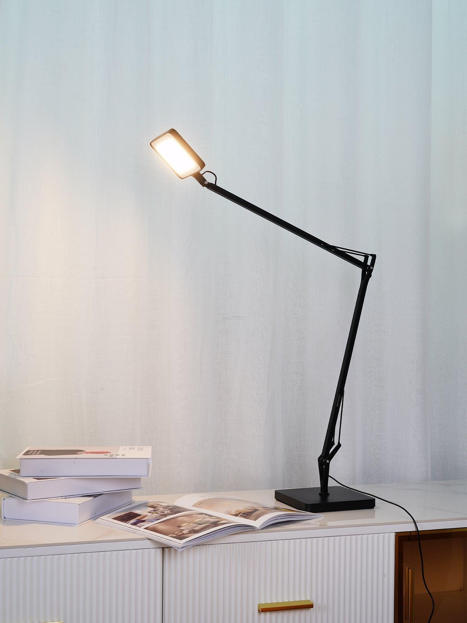 Edge Table Lamp Φ 17.3″ - Flexible-1-Luxehomezone