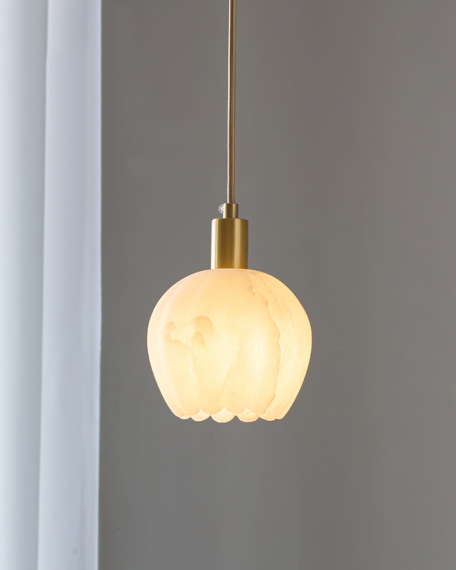 Lilin Alabaster Pendant Light - Alabaster globe light, Ambient lighting, Artistic pendant light, Custom lighting, Decorative lighting, Designer lighting, Dining room lighting, High ceiling lighting, High-end lighting, Innovative lighting, Luxury lighting, Modern chandelier, Modern pendant lighting, Sophisticated lighting, Stylish pendant light- Pendant Light1-Luxehomezone