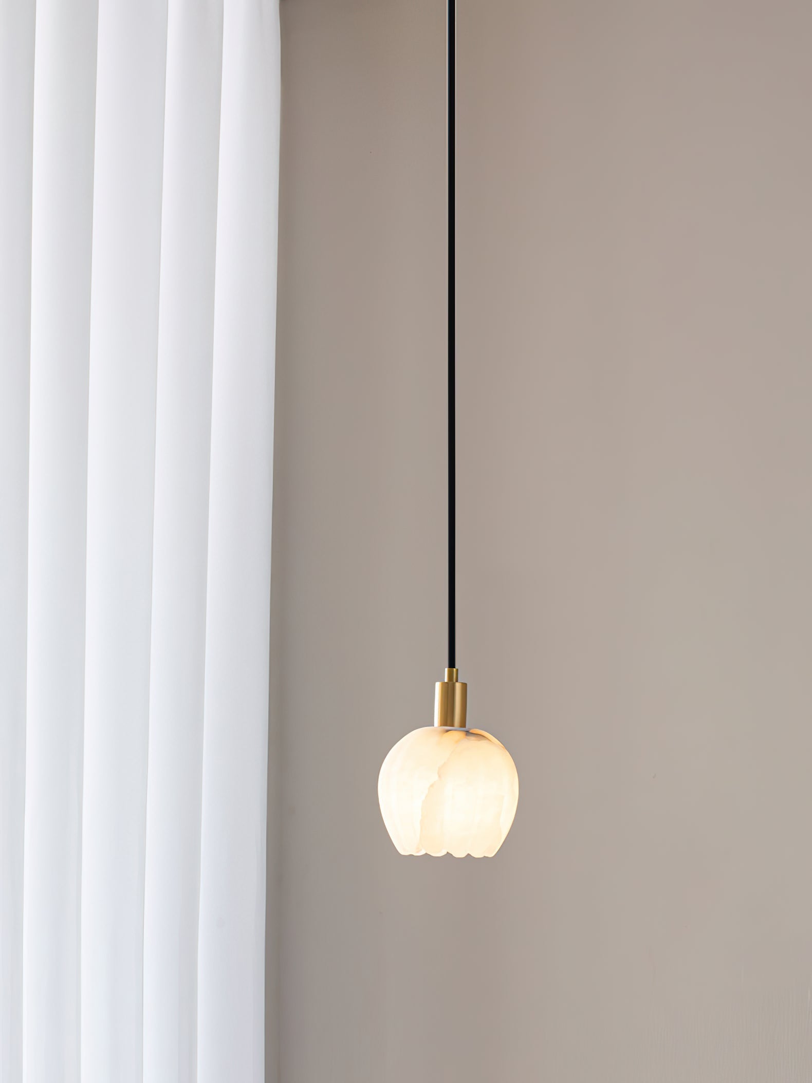 Lilin Alabaster Pendant Light - Alabaster globe light, Ambient lighting, Artistic pendant light, Custom lighting, Decorative lighting, Designer lighting, Dining room lighting, High ceiling lighting, High-end lighting, Innovative lighting, Luxury lighting, Modern chandelier, Modern pendant lighting, Sophisticated lighting, Stylish pendant light- Pendant Light1-Luxehomezone