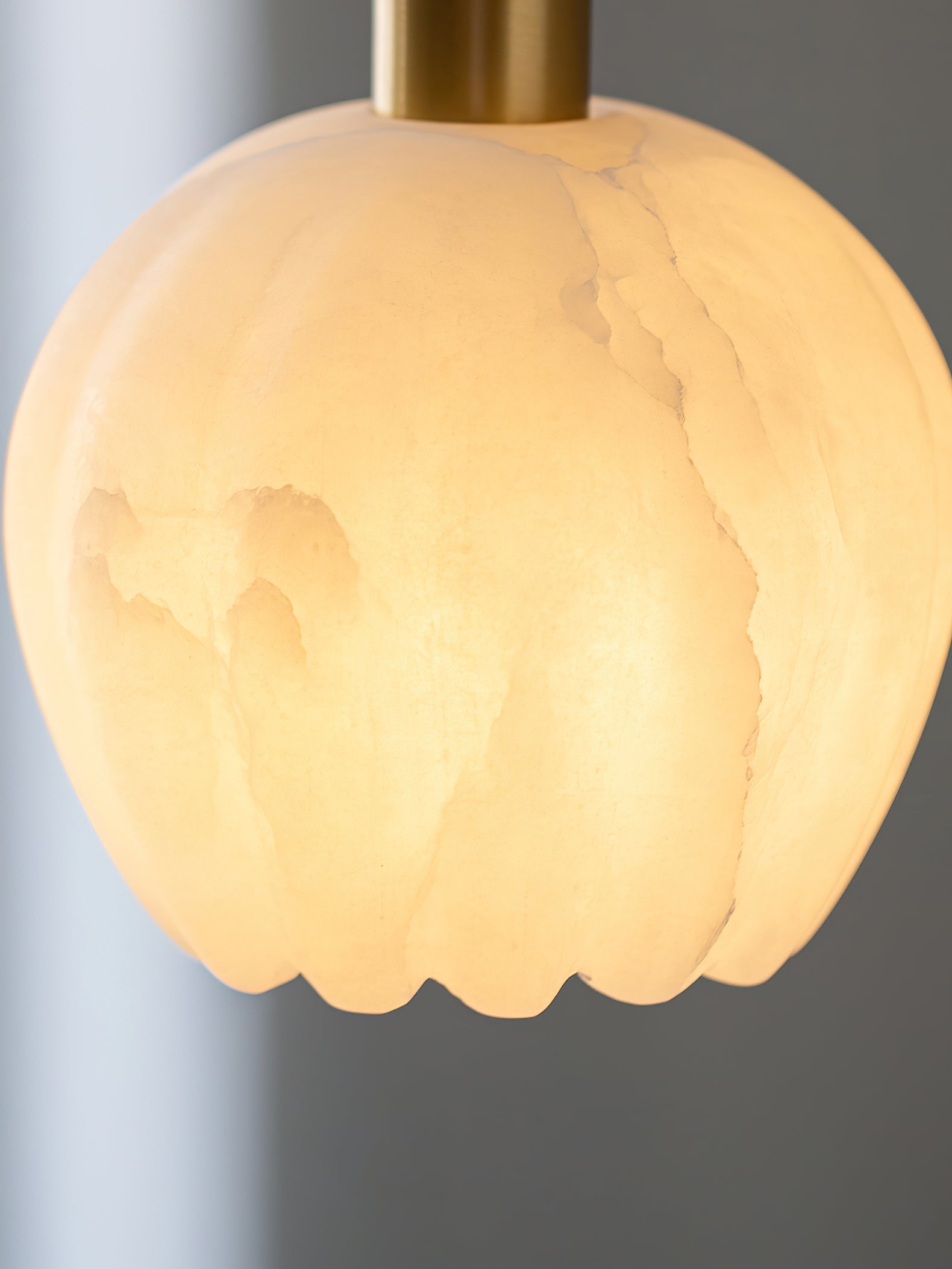 Lilin Alabaster Pendant Light - Alabaster globe light, Ambient lighting, Artistic pendant light, Custom lighting, Decorative lighting, Designer lighting, Dining room lighting, High ceiling lighting, High-end lighting, Innovative lighting, Luxury lighting, Modern chandelier, Modern pendant lighting, Sophisticated lighting, Stylish pendant light- Pendant Light1-Luxehomezone