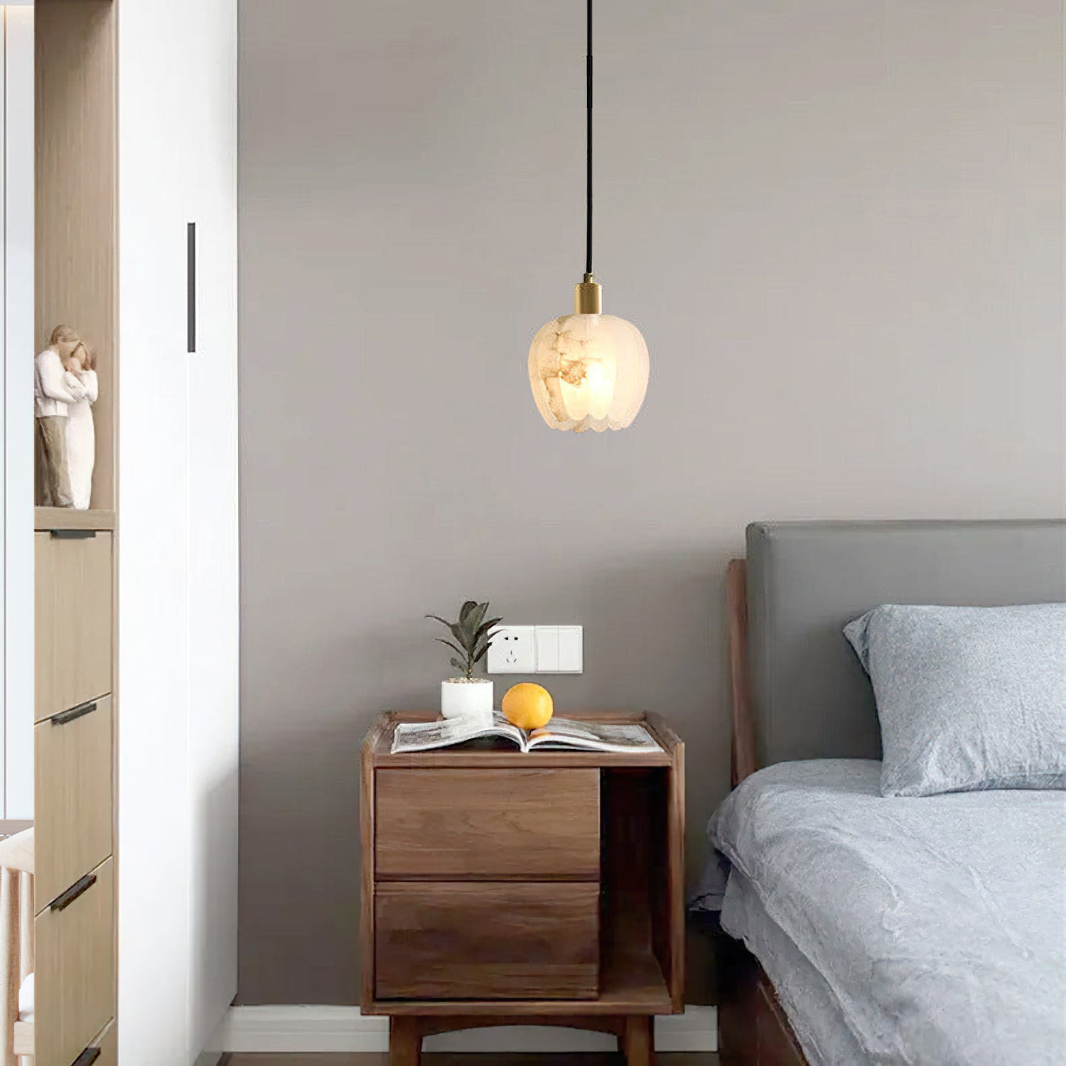 Lilin Alabaster Pendant Light - Alabaster globe light, Ambient lighting, Artistic pendant light, Custom lighting, Decorative lighting, Designer lighting, Dining room lighting, High ceiling lighting, High-end lighting, Innovative lighting, Luxury lighting, Modern chandelier, Modern pendant lighting, Sophisticated lighting, Stylish pendant light- Pendant Light1-Luxehomezone