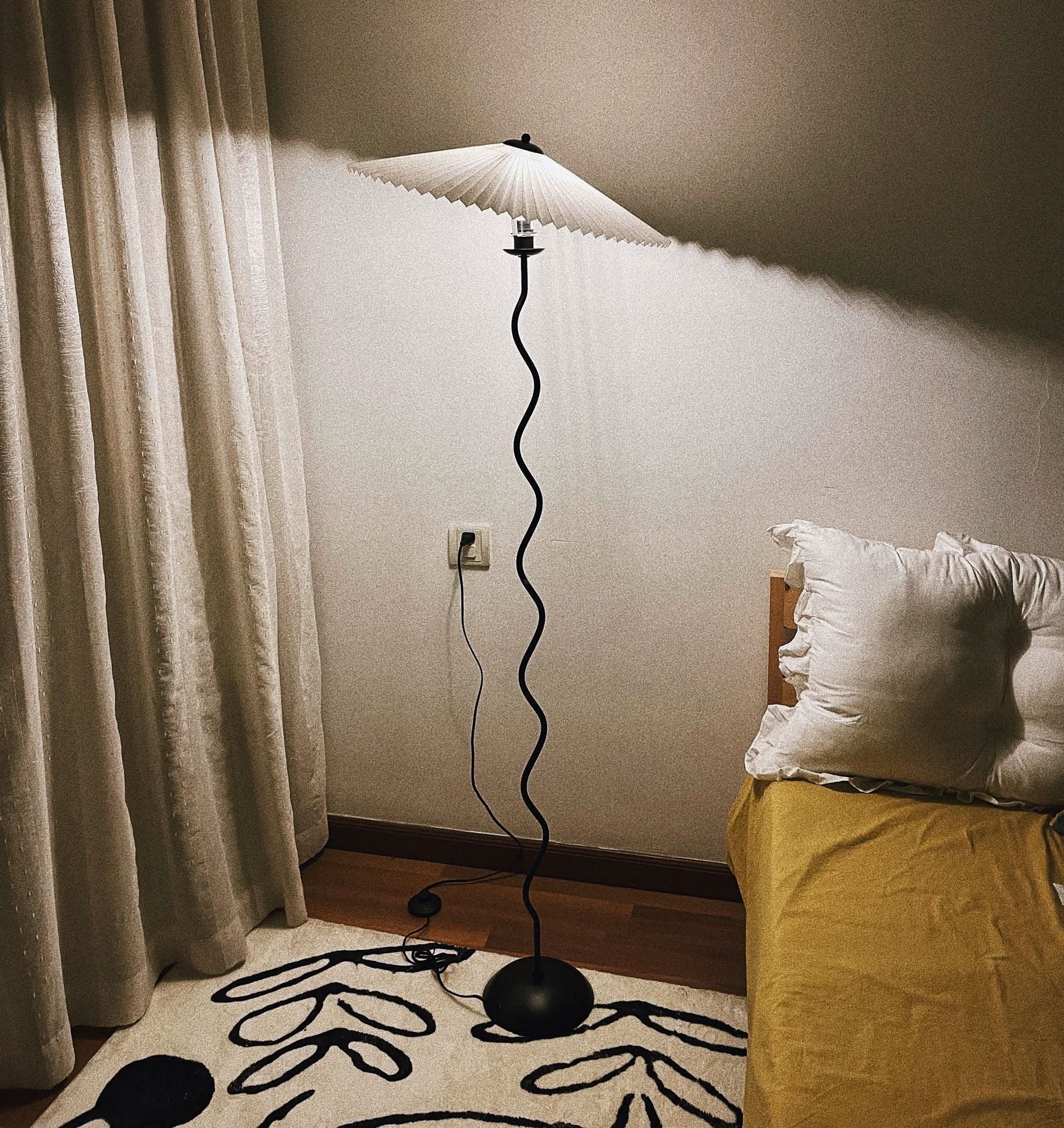 Squiggle Floor Lamp ∅ 17″ - Luxehomezone