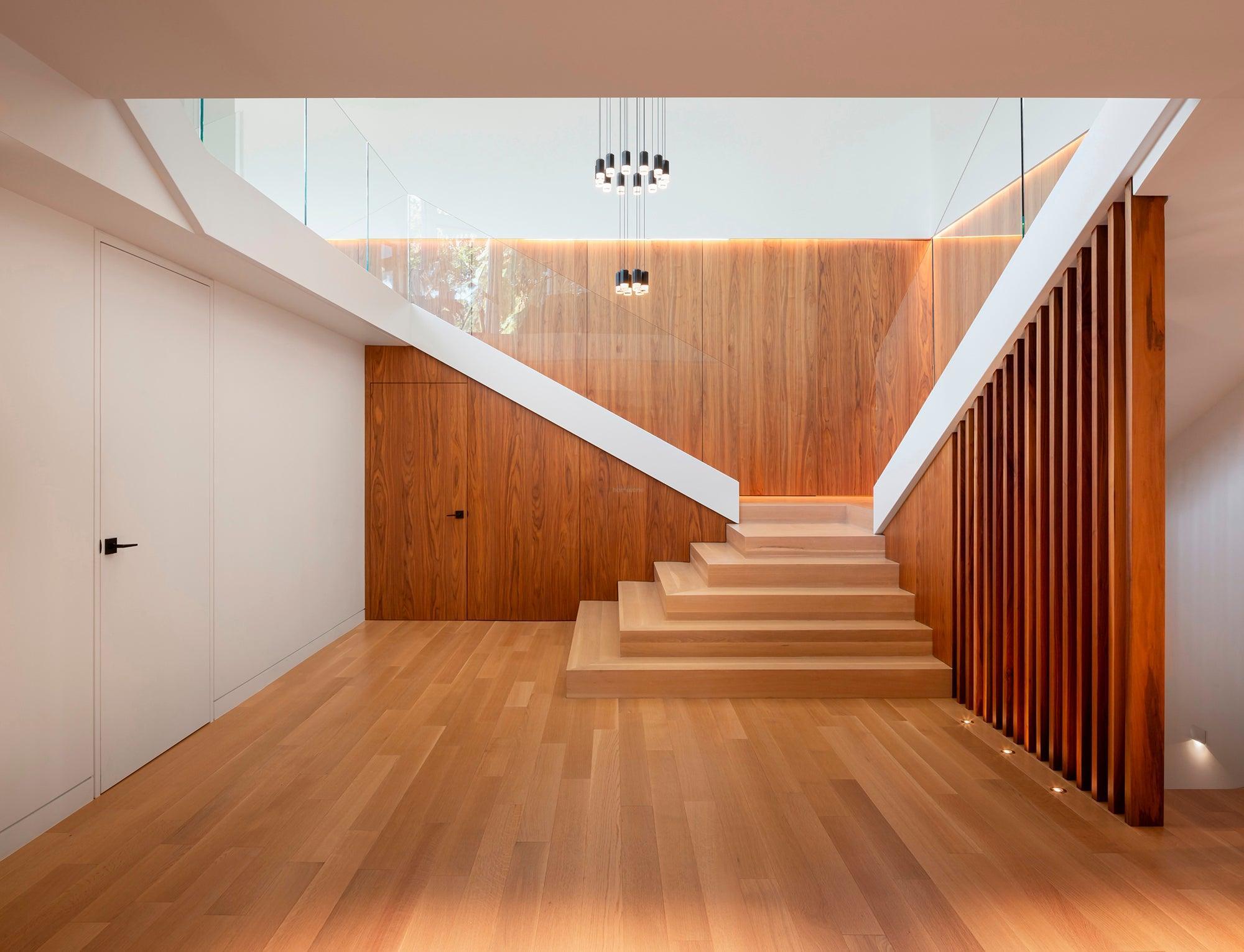 Lines Chandelier with 43/46 heads - Luxehomezone